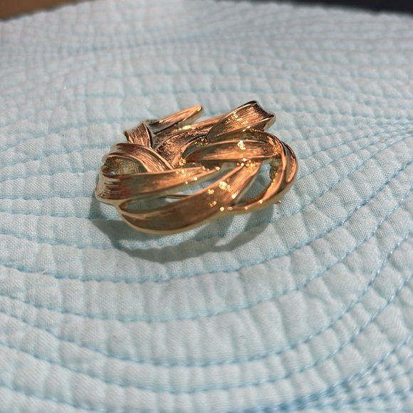 Monet gold tone heart design pin with box - Picture 5 of 9